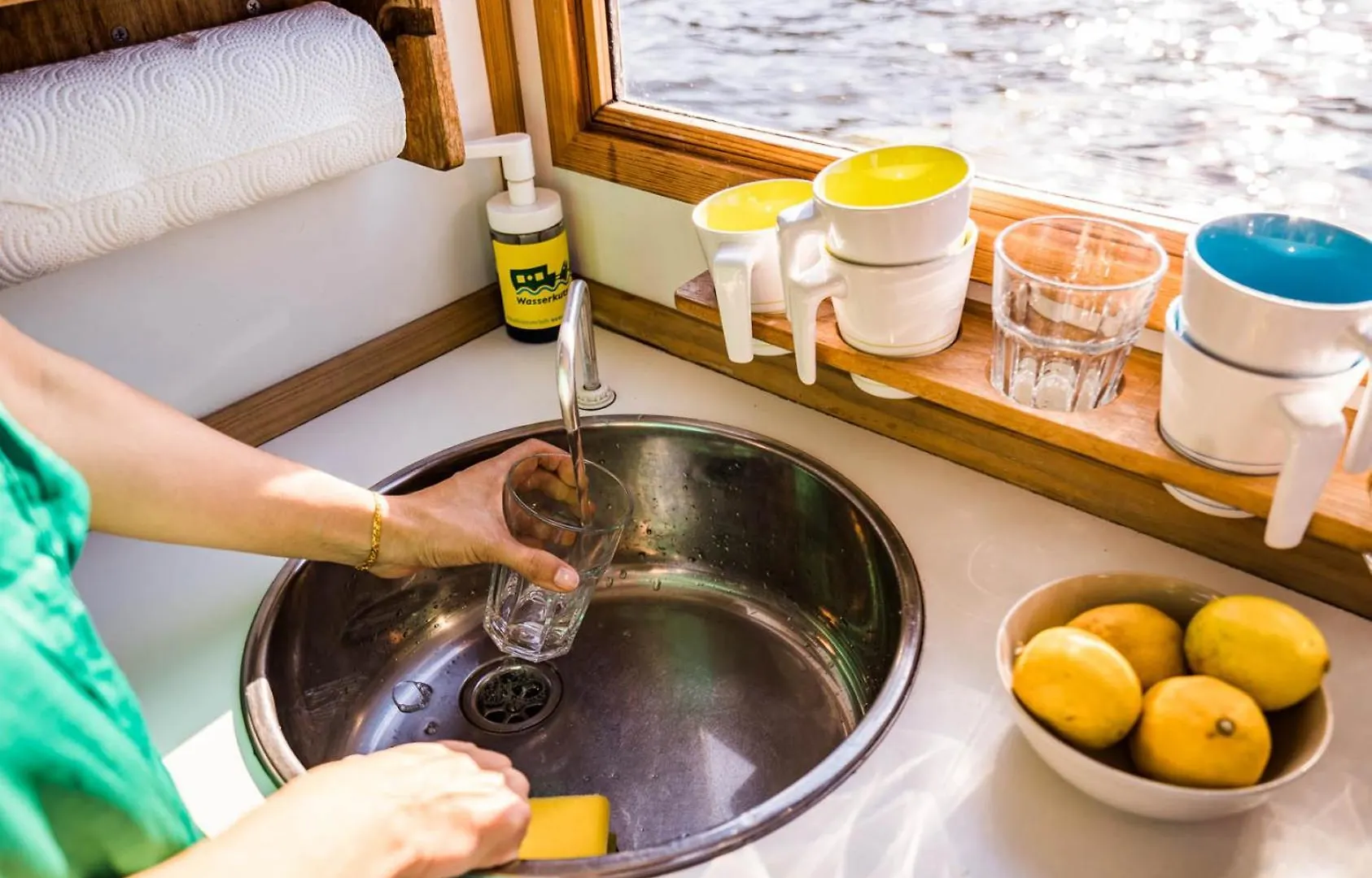 Hausboot Tour Mit Der Wasserkutsche - Fuehrerscheinfrei Berlino 0*,  Germania